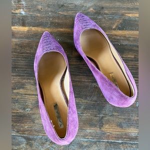Beautiful purple suede Tahari heel